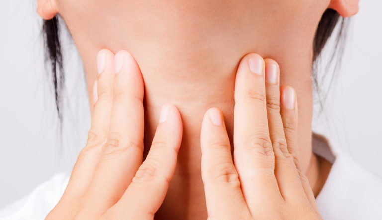 Laringitis: Causas, síntomas, remedios y tratamientos naturales